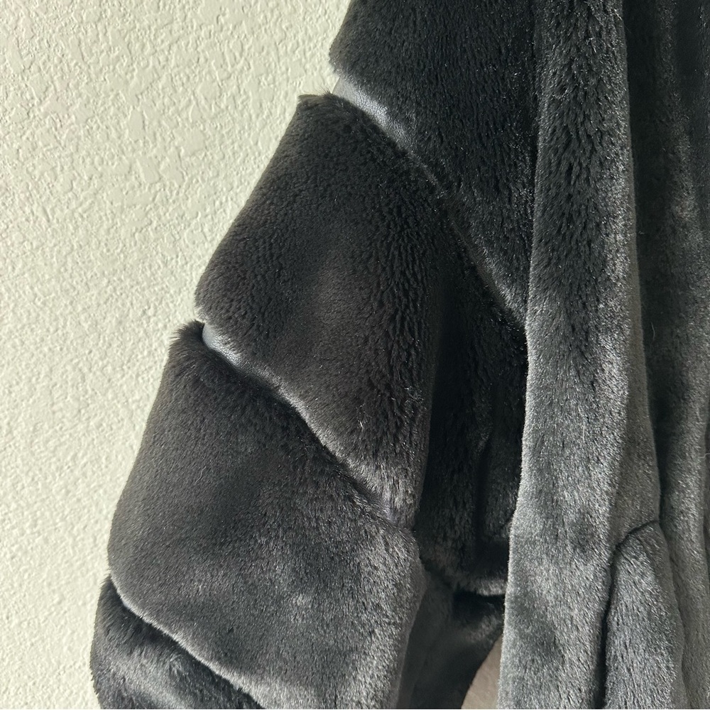 ALO Yoga Black Knockout Faux Fur Jacket Coat SZ XXS - Picture 9 of 11
